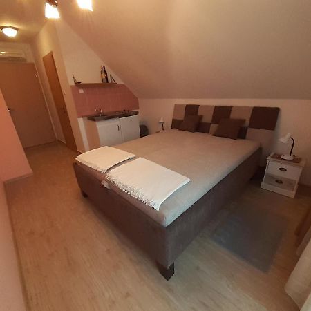 Pacsirta Vendeghaz Hotel Egerszalók Buitenkant foto
