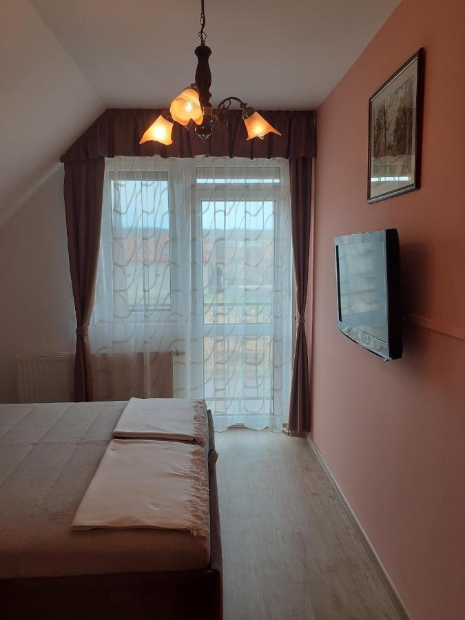 Pacsirta Vendeghaz Hotel Egerszalók Buitenkant foto