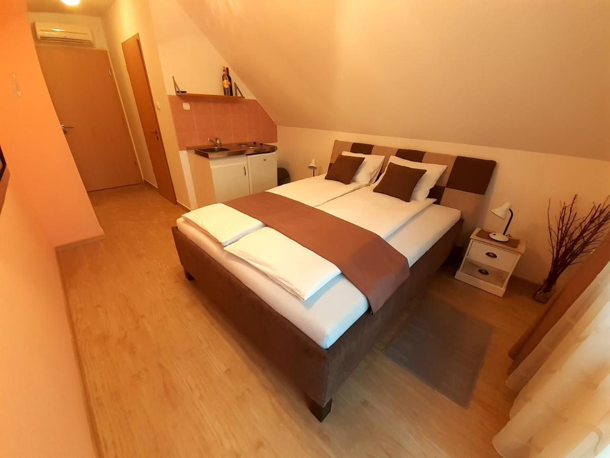 Pacsirta Vendeghaz Hotel Egerszalók Buitenkant foto