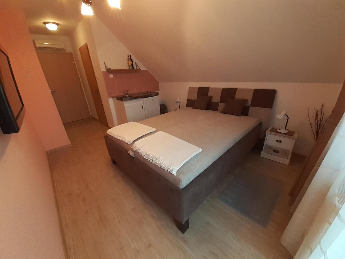 Pacsirta Vendeghaz Hotel Egerszalók Buitenkant foto