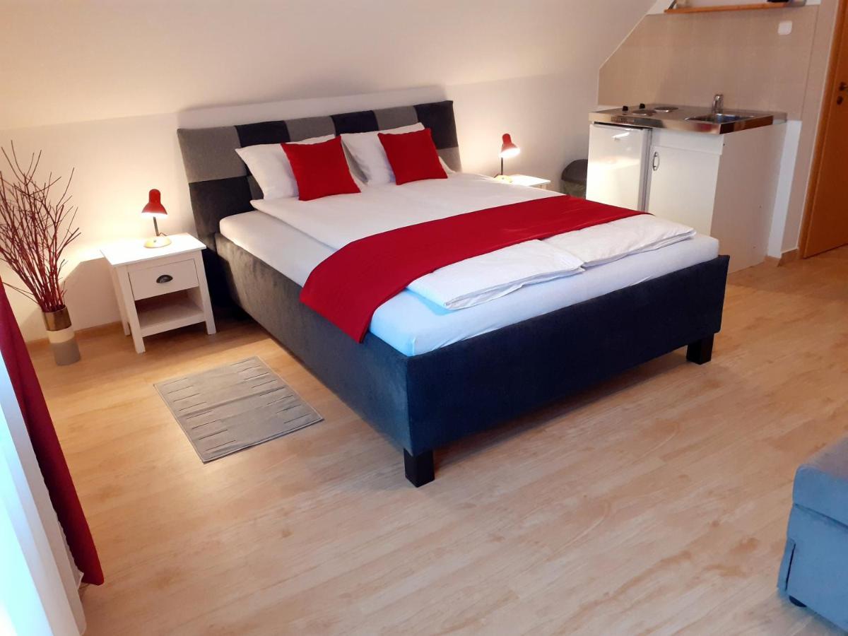Pacsirta Vendeghaz Hotel Egerszalók Buitenkant foto