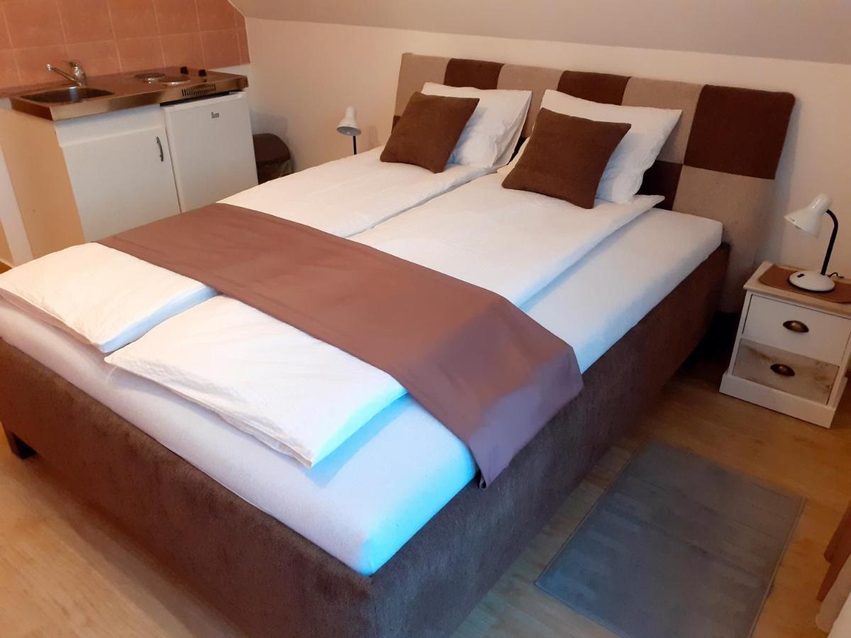 Pacsirta Vendeghaz Hotel Egerszalók Buitenkant foto