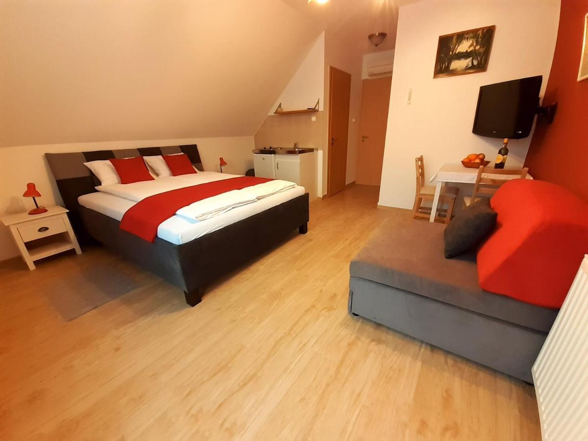 Pacsirta Vendeghaz Hotel Egerszalók Buitenkant foto