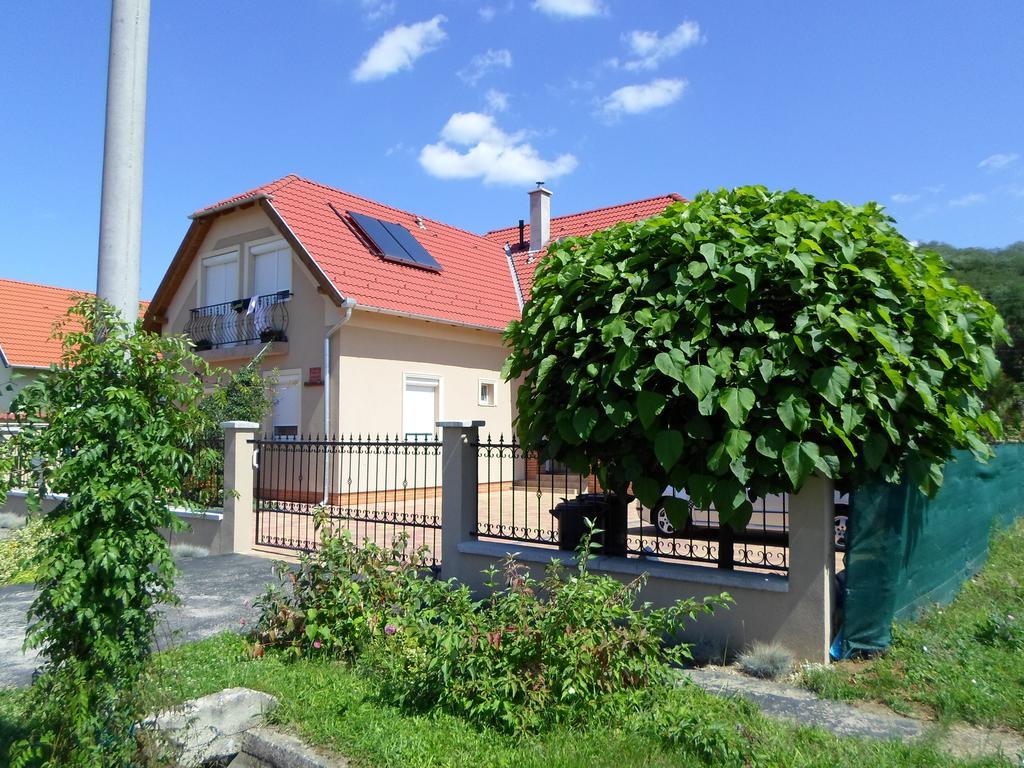 Pacsirta Vendeghaz Hotel Egerszalók Buitenkant foto