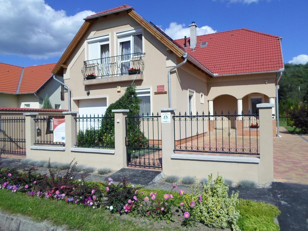 Pacsirta Vendeghaz Hotel Egerszalók Buitenkant foto